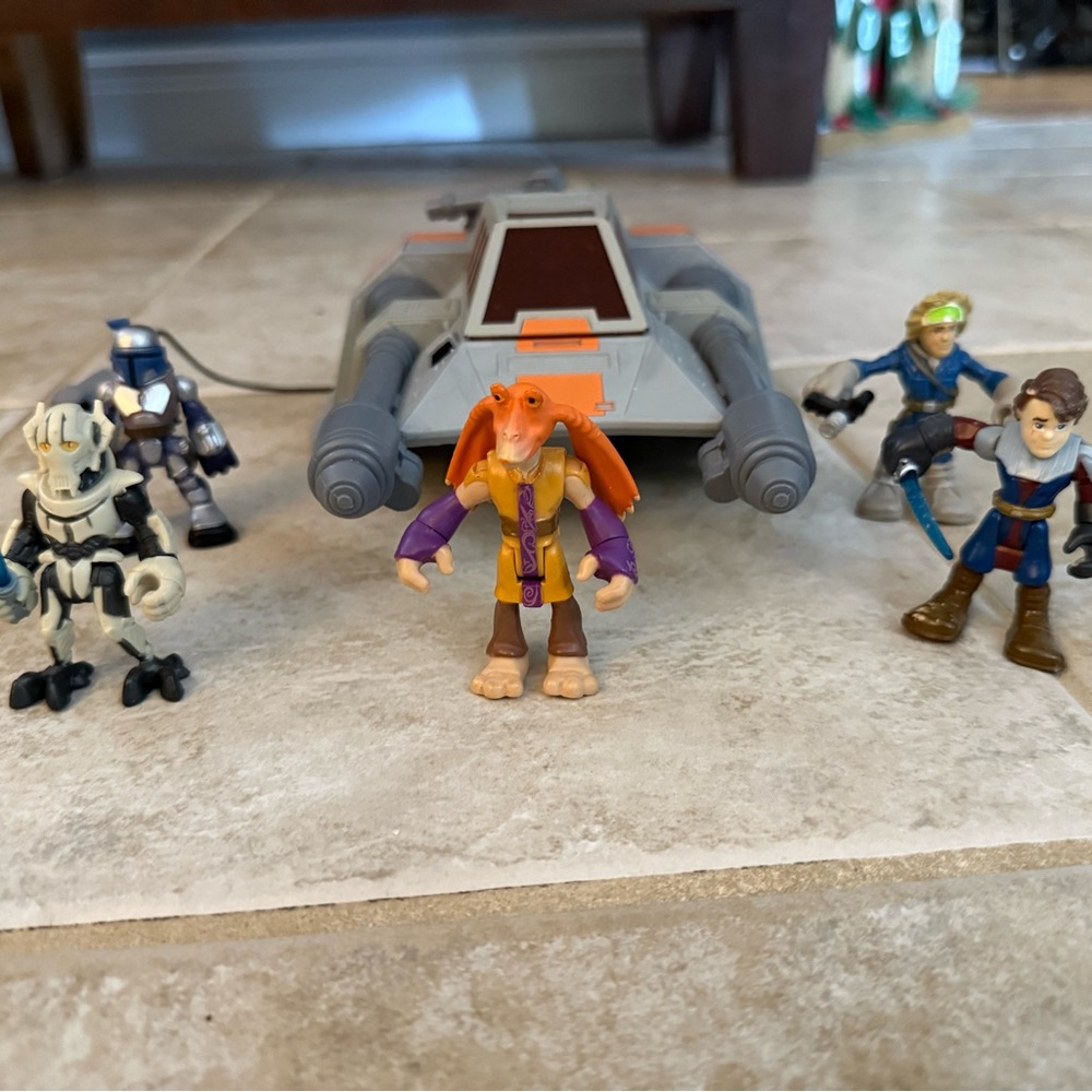 Intergalactic Heroes Action Figure Set with Spaceship